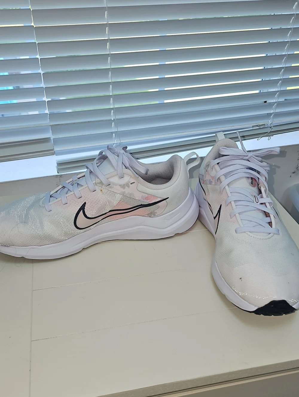 Nike Women's White and Light Pink Running Sneakers. (Worn Once)